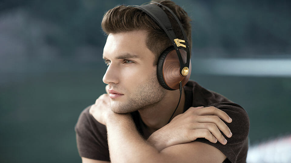 Meze 99 Classics Gold wired headphones