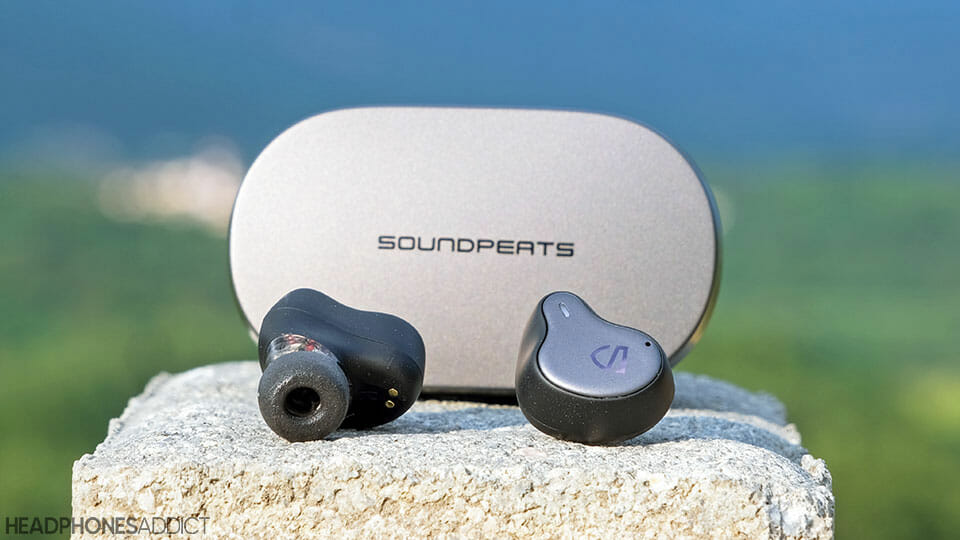 SoundPEATS H1 earbuds outside case