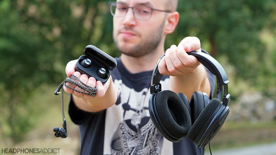 Earbuds Vs Headphones Which Should You Get 