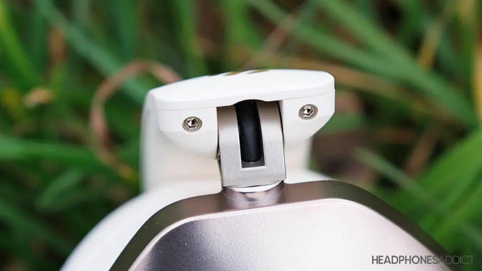 Edifier WH950NB folding hinge